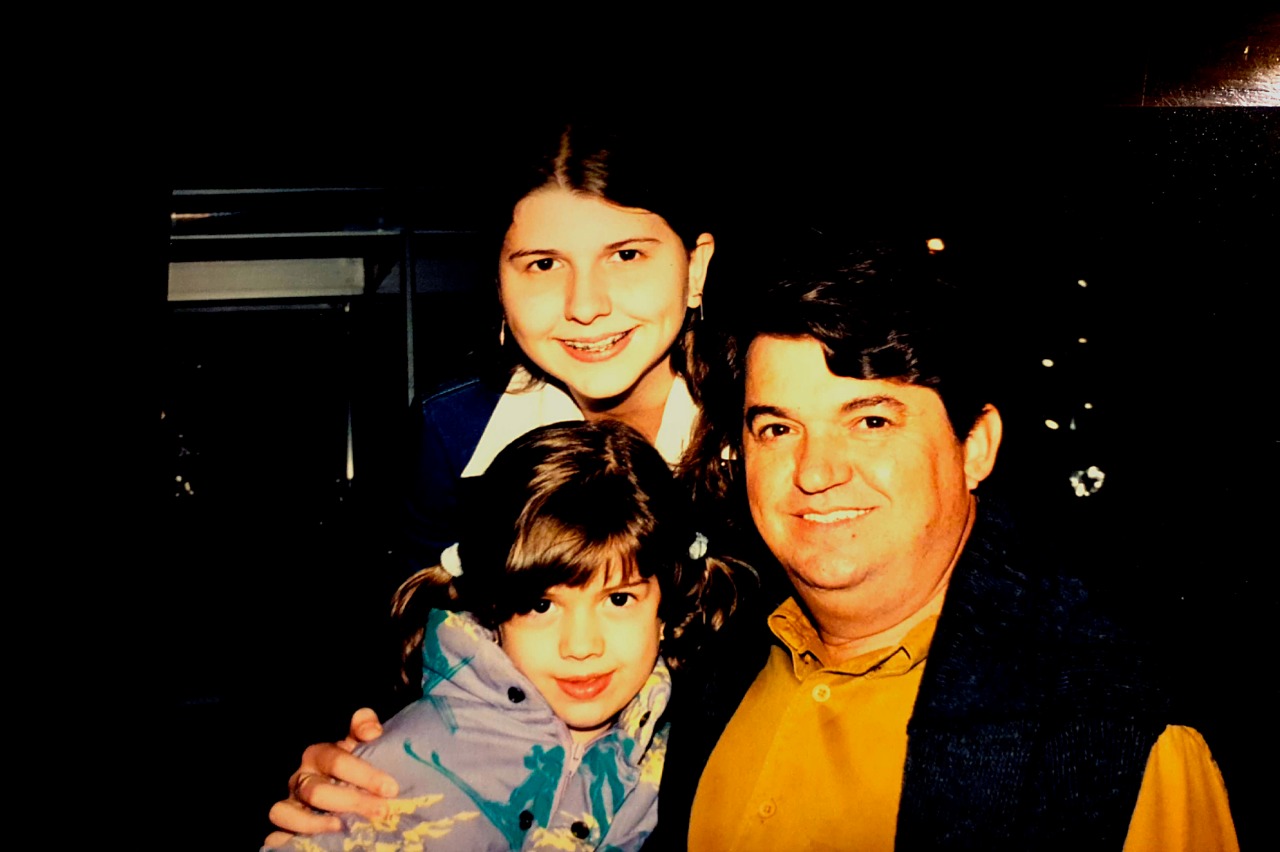João  Alberto  Destro com as filhas Laura  e Alana