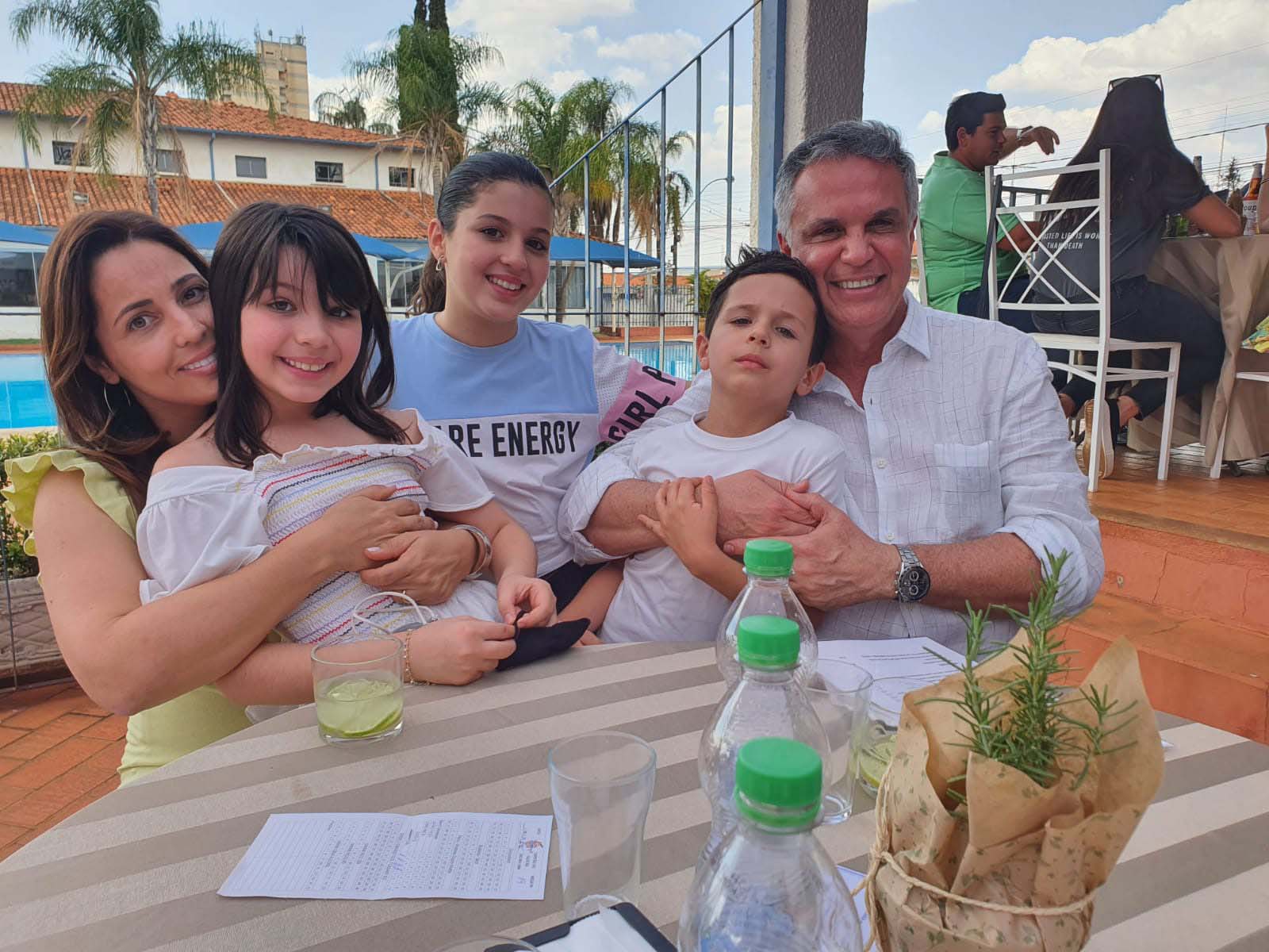 Alexandre,  Isadora,  Dorotéa,  Maira  e Alexandre  Tuzzi