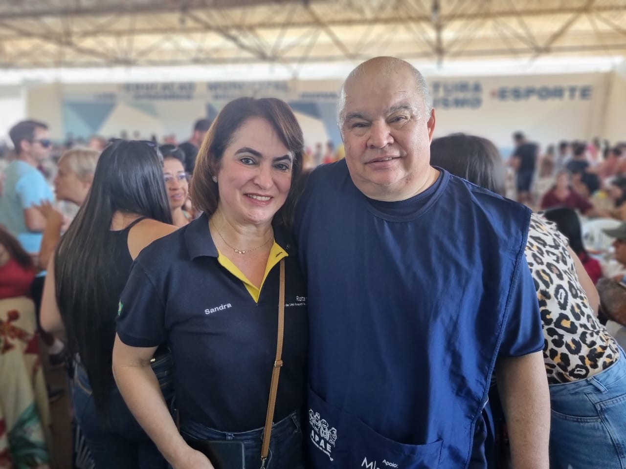 Sandra Maria Piloto Moretti atual Presidente do Rotary Clube de São Joaquim da Barra, Márcio Ferreira atual presidente da Apae.