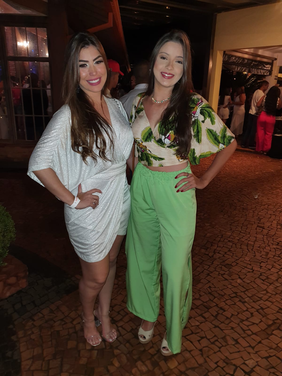 Isabela Cotian, Náthalie Silva