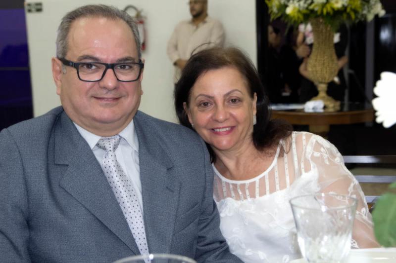 Dr Luiz Miguel Ribeiro Moysés, procurador jurídico da FE e esposa Eloísa