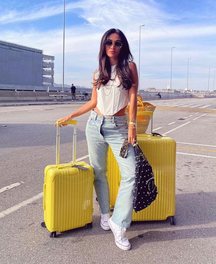Jeans, tênis e cropped
