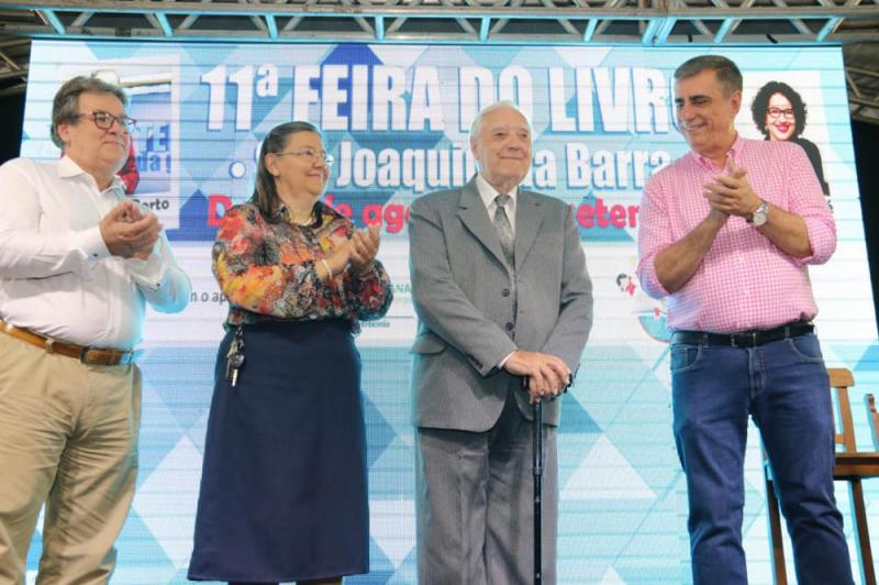 Homenagem a James Dickie Crawford