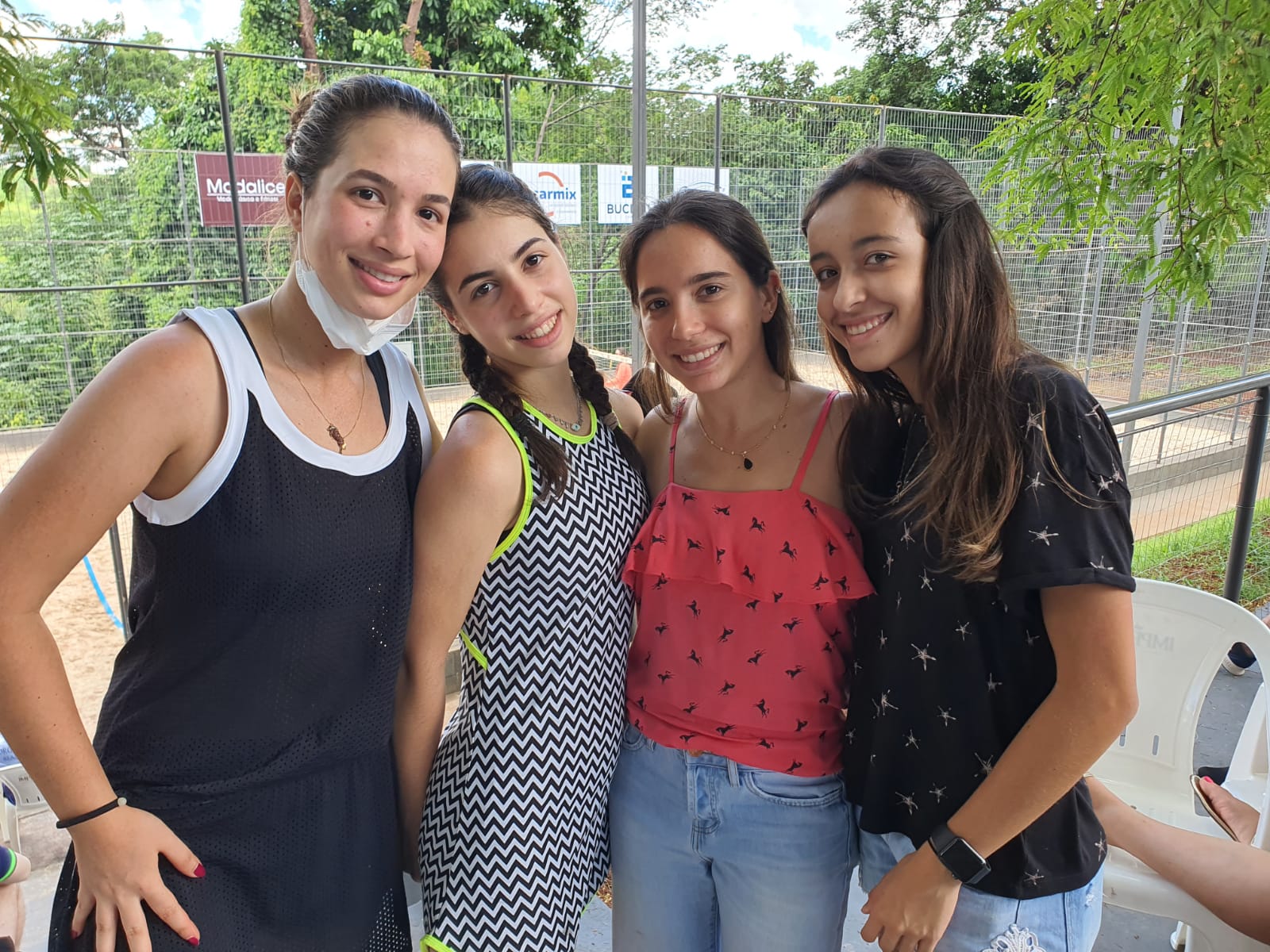 Vitoria  Mendonça,  Camila Mendonça,  Carolina  Deienno,  Helena Melo