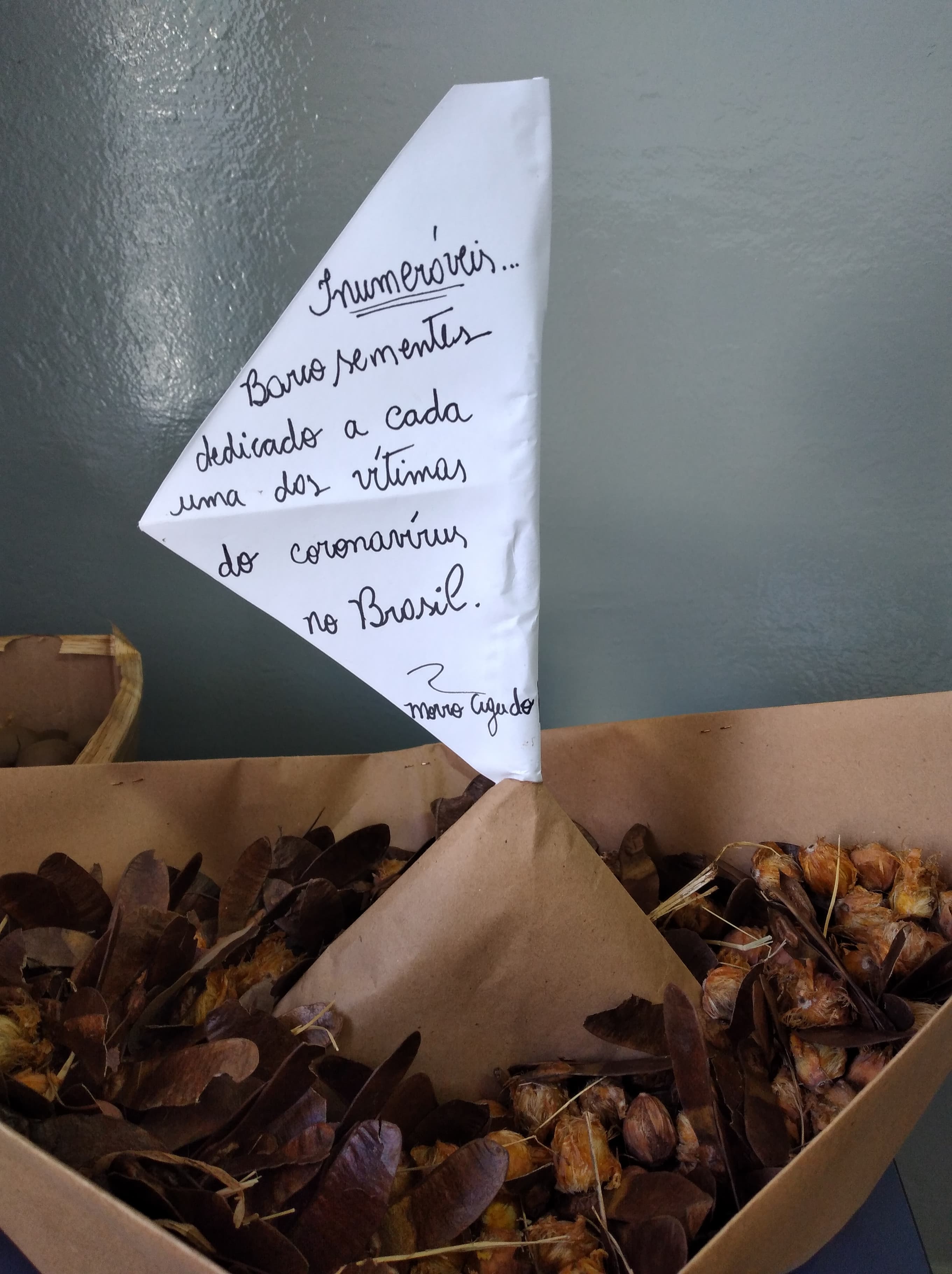 As equipes aproveitaram para homenagear as vítimas do covid-19