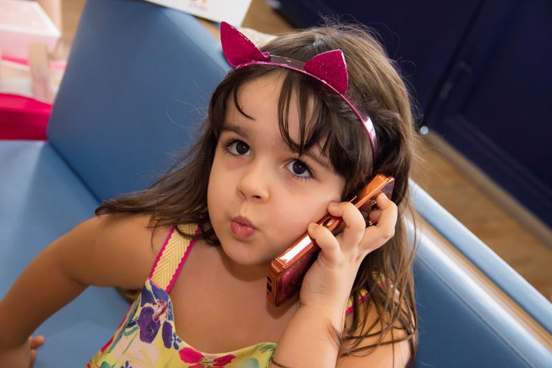 Helena se divertindo nas compras de natal