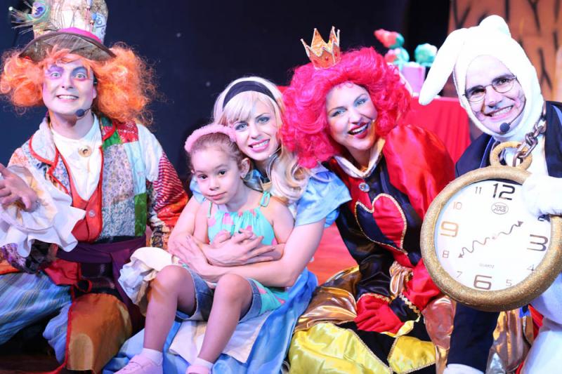 "Alice no País das Maravilhas" encenado pela Companhia Cambaia