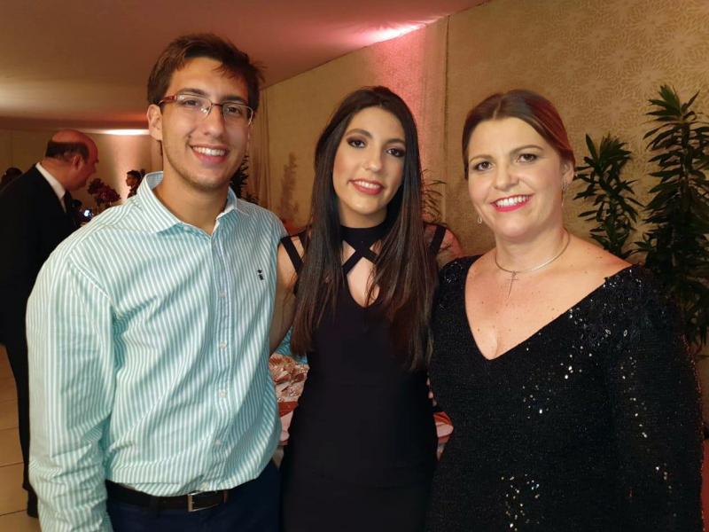 Arthur, Alice com a mãe Carla Valentini
