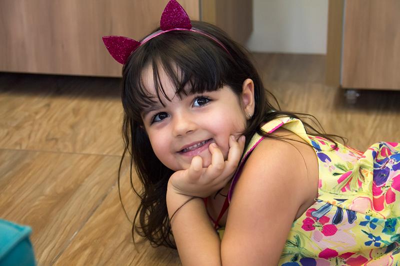 Helena se divertindo nas compras de natal