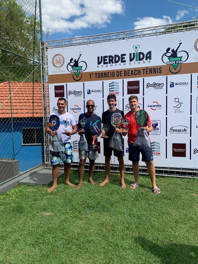 Emanuel Isaias,  Vinicius  Almeida,  os irmãos  Gustavo  e Luis Vilella  Rosa Bonadio: vencedores  da Categoria  A