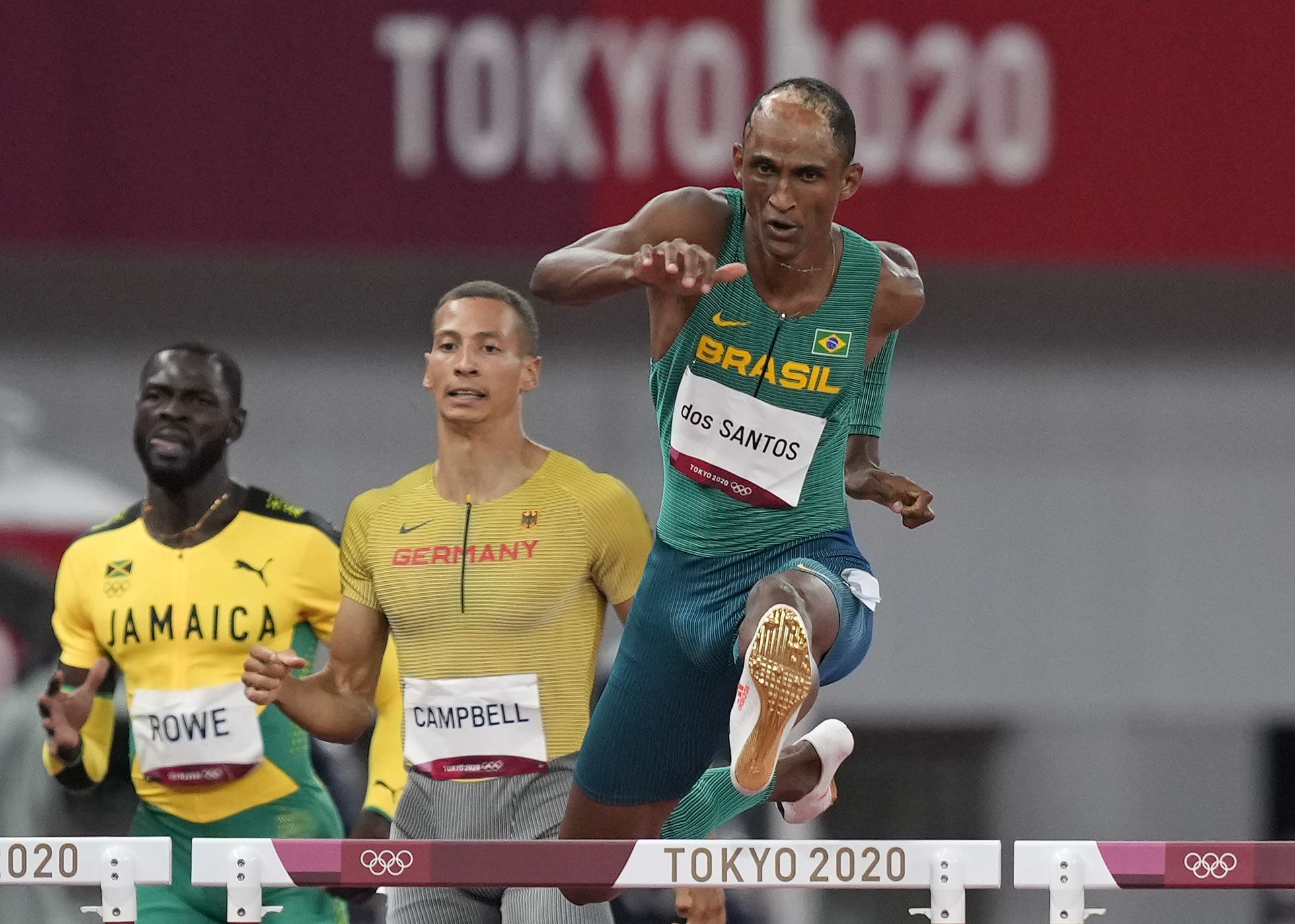 Alison dos Santos, o “Piu”, medalha de bronze nos 400 metros com barreiras - MARTIN MEISSNER / AP