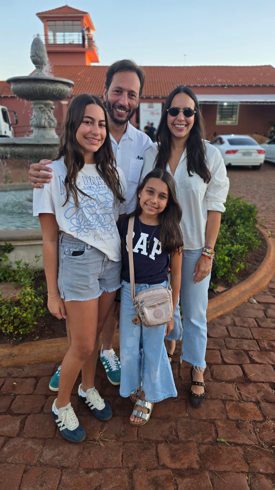 Lara, Olivia, Luiza Helena  e Ronaldo  Valentini  Junior