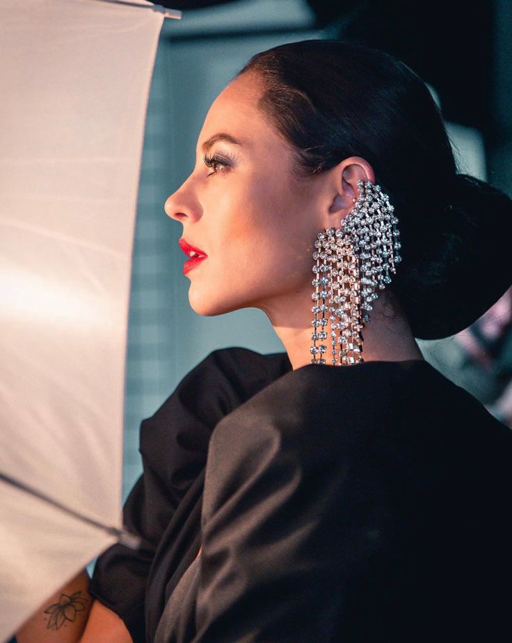 Brincos de strass, super poderosos