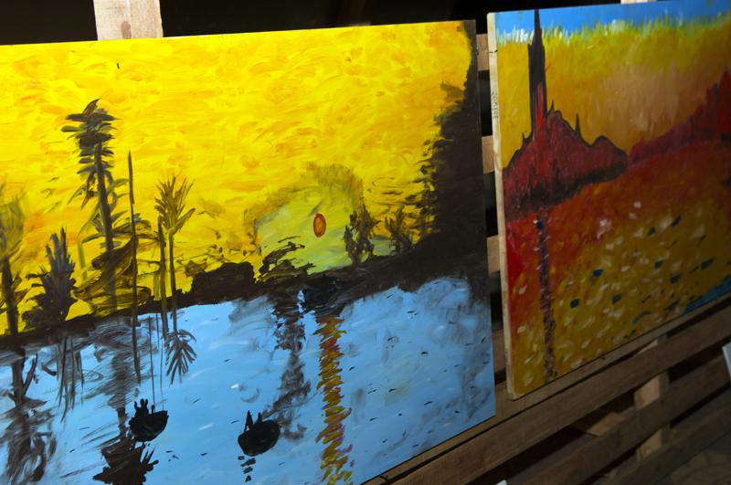 Exposição de quadros realizada na Praça durante a Feira