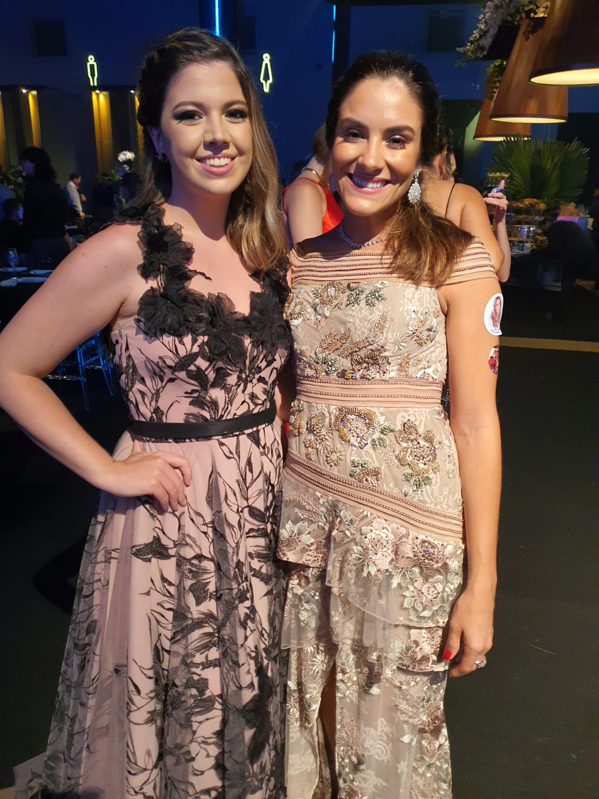 Laura Destro, Júlia Vicente