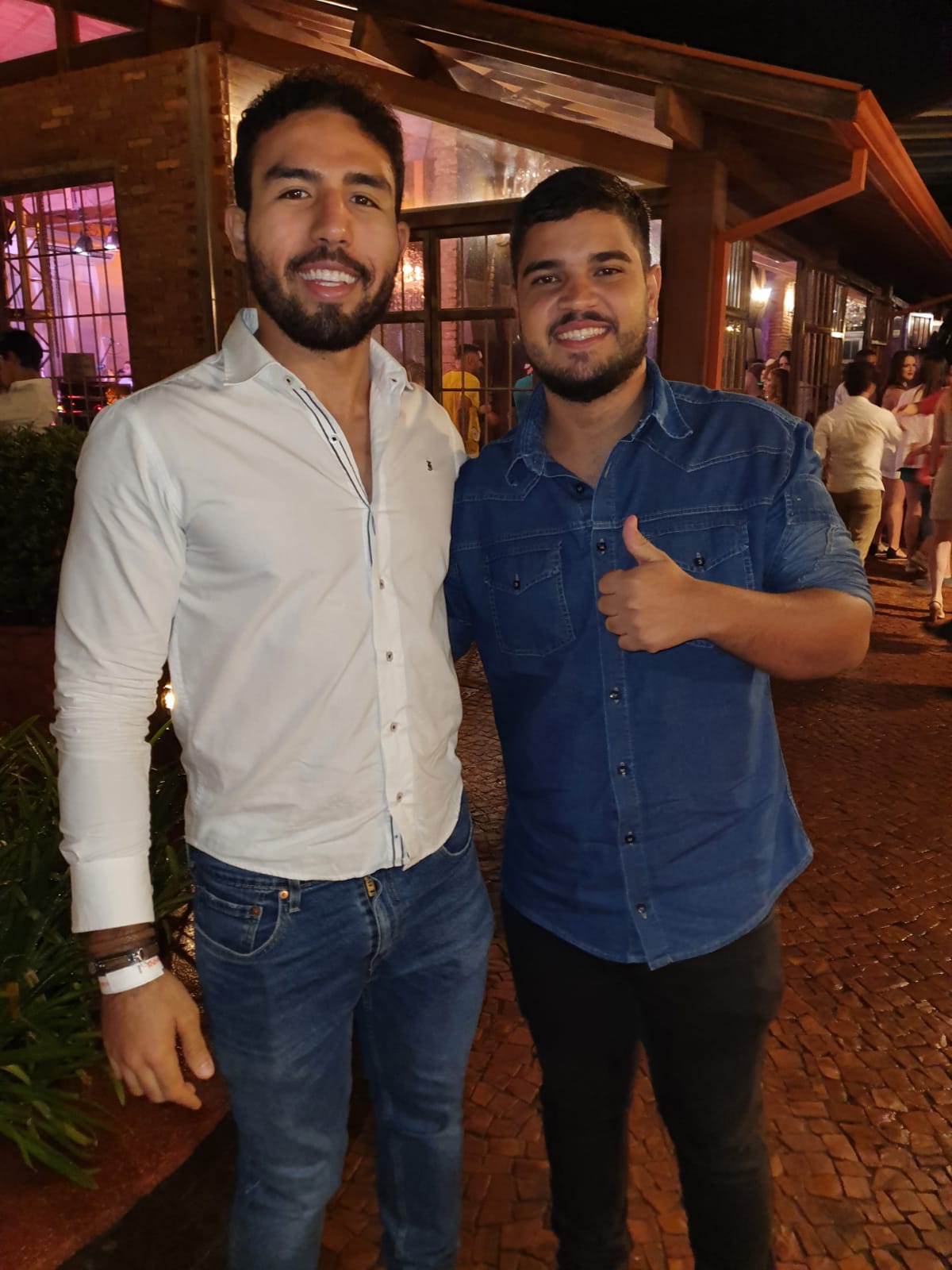 Leonardo Moraes, Robert Carvalho