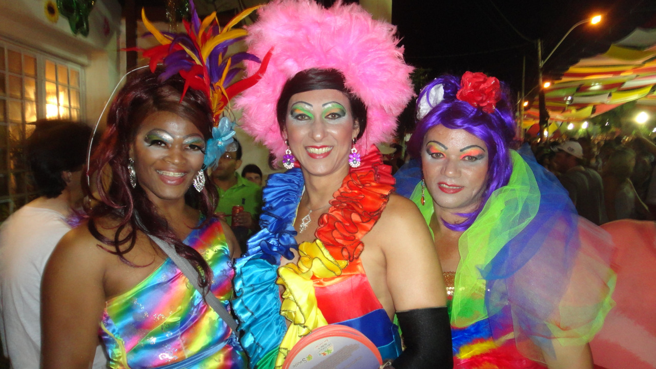 Watuccie Velasquez, Tieta Mello, Júlia