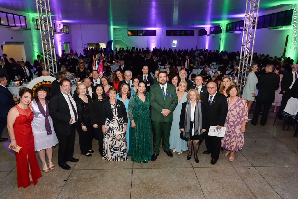 A posse aconteceu no salão de festas do Lions Club de São Joaquim da Barra