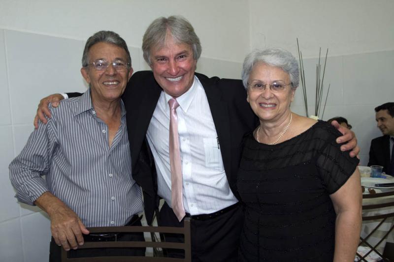 Pedro com Maria de Fatima Villa Barbosa, diretora da FEAM de São Joaquim e esposo Pedro Renato Barbosa