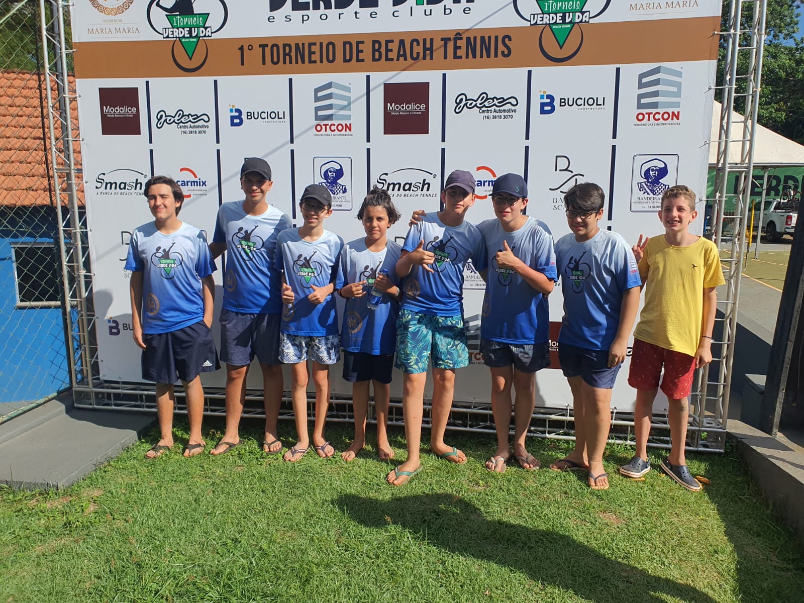 Jovens participantes  no podium