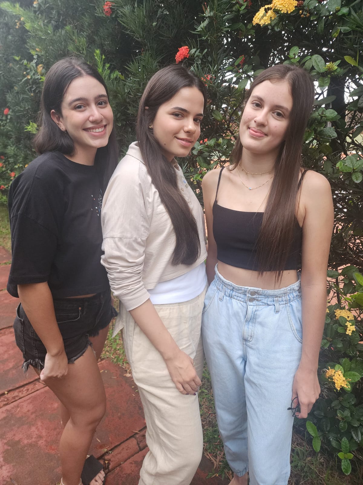 Camila  Bianco, Sara Perícia, Ana Luiza Faria