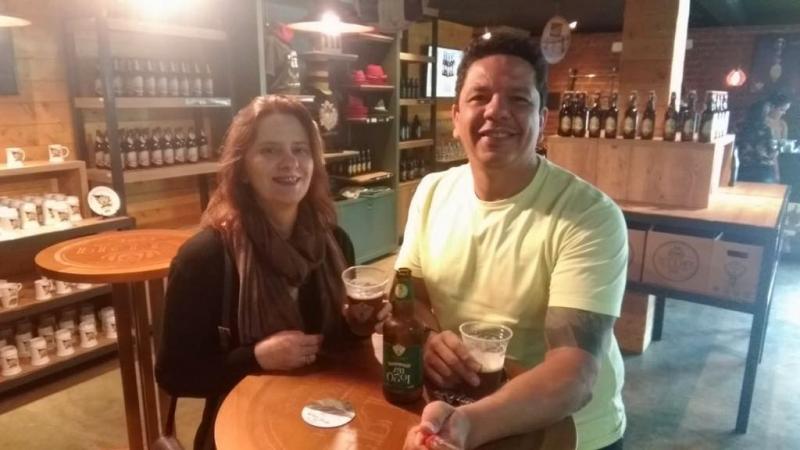 Eu e o Paulo (marido) na Cervejaria Fritz, visita obrigatória para os cervejeiros Eu e o Paulo (marido) na Cervejaria Fritz, visita obrigatória para os cervejeiros
